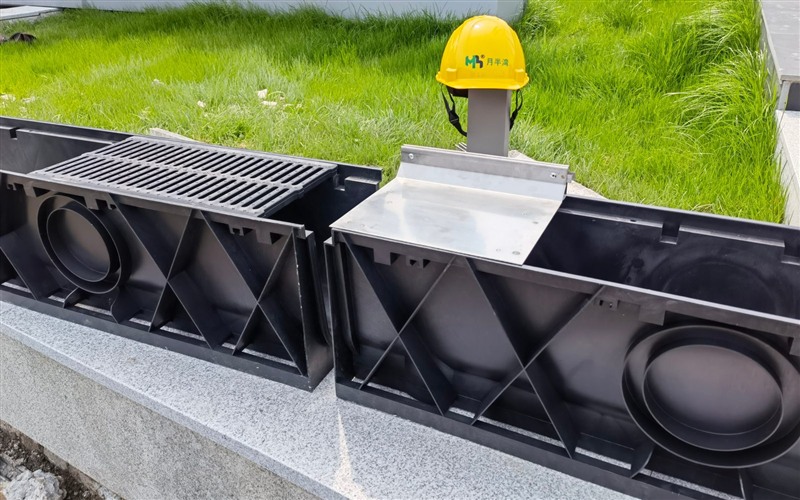塑料排水沟+不锈钢盖板